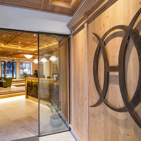 Oesterreichischer Hof-im Bademantel Direkt In Alpentherme バート・ホーフガシュタイン